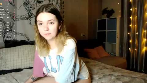 Snapshot of _blonde_barbie_ chatting on August 4, 8:22 pm Elizabeth online show from August 4, 8:22 pm