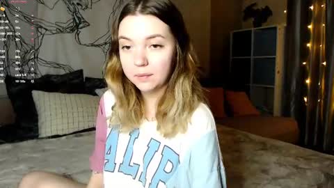 Snapshot of _blonde_barbie_ chatting on August 5, 9:39 pm Elizabeth online show from August 5, 9:39 pm