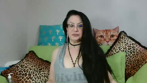 KHALEESI online show from March 11, 9:54 pm