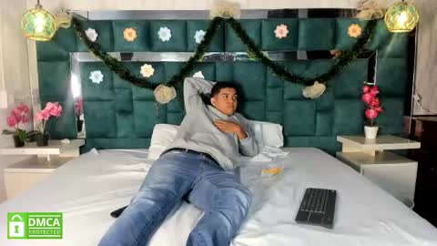 _bonnyandclyde online show from January 6, 11:58 am