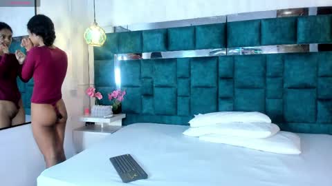 _bonnyandclyde online show from April 14, 12:33 pm