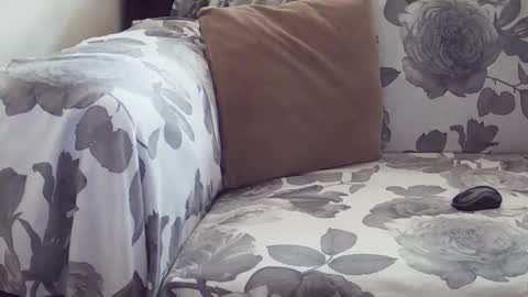 Snapshot of _bunny_b chatting on April 26, 8:34 am I will be back soon online show from April 26, 8:34 am