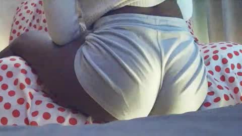 Snapshot of _bunny_b chatting on May 3, 5:19 pm I will be back soon online show from May 3, 5:19 pm