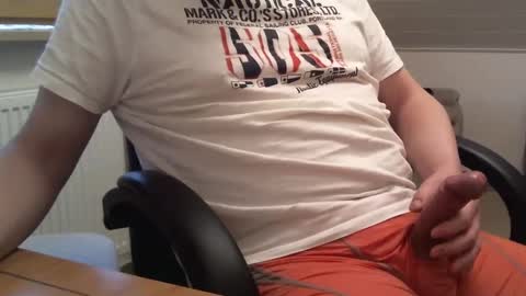 Snapshot of _buwe22_ chatting on January 5, 1:04 pm Uwe online show from January 5, 1:04 pm