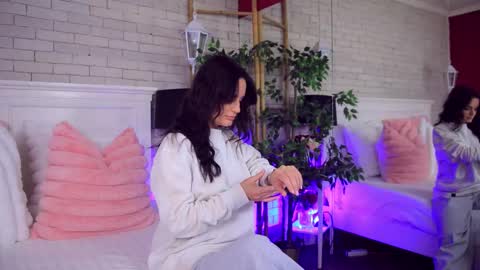 _carlawhite_ online show from December 4, 4:22 am