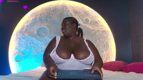 Snapshot of _carolinagomez chatting on November 22, 7:13 pm Caro. online show from November 22, 7:13 pm