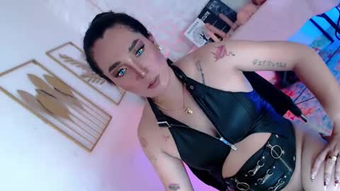 Caroline online show from December 23, 7:39 am