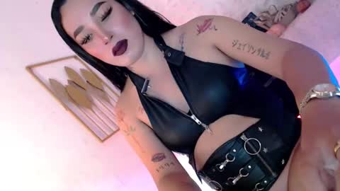 Snapshot of _caroline69 chatting on February 25, 5:28 am Caroline online show from February 25, 5:28 am