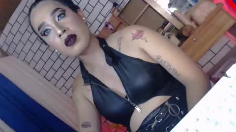 Snapshot of _caroline69 chatting on April 8, 7:52 am Caroline online show from April 8, 7:52 am