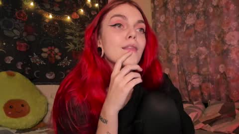 Caroline online show from December 15, 2:27 pm