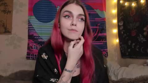 Caroline online show from February 15, 3:50 pm