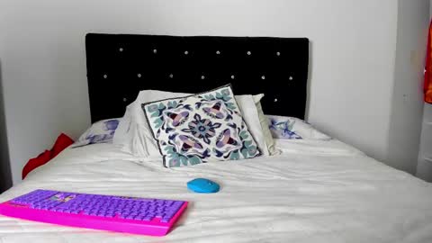Snapshot of _cereza_ chatting on February 19, 4:12 am Bella  online show from February 19, 4:12 am