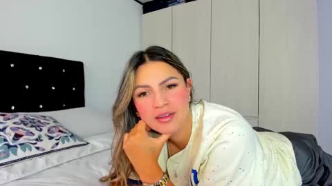 Snapshot of _cereza_ chatting on February 24, 8:14 pm Bella  online show from February 24, 8:14 pm