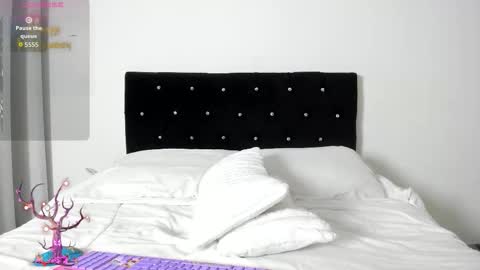 Snapshot of _cereza_ chatting on October 17, 9:17 pm Bella  online show from October 17, 9:17 pm