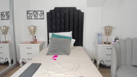 Chloe  online show from November 15, 3:15 am