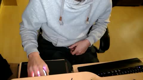 Snapshot of _chris_87 chatting on February 18, 12:37 am chris 87 online show from February 18, 12:37 am