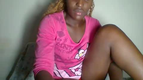 Snapshot of _clara01 chatting on February 14, 2:39 am clara online show from February 14, 2:39 am