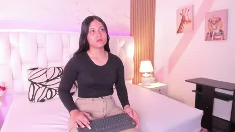 Snapshot of _cloe_vega chatting on August 4, 8:11 pm _cloe_vega online show from August 4, 8:11 pm