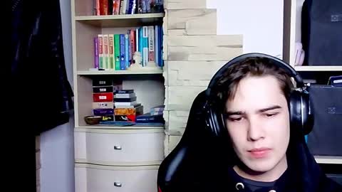 Snapshot of _crise_next_door_ chatting on October 8, 2:14 pm _crise_next_door_ online show from October 8, 2:14 pm