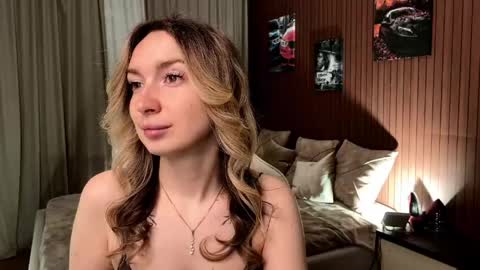 _crystal_moon_1 online show from May 29, 9:02 pm