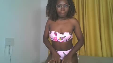 Snapshot of _cutestephanie chatting on September 22, 2:35 am STEPH online show from September 22, 2:35 am
