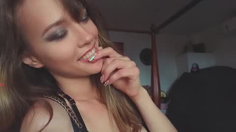 DemiDee online show from December 27, 8:35 am