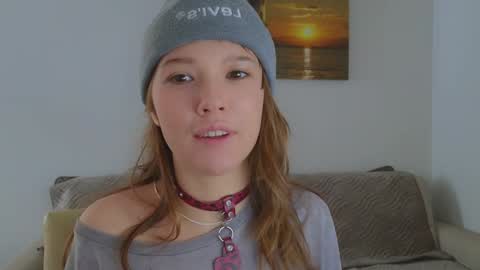 Snapshot of _demi_dee_ chatting on February 27, 11:10 am DemiDee online show from February 27, 11:10 am