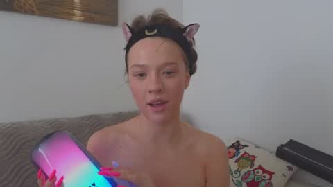 Snapshot of _demi_dee_ chatting on March 14, 8:20 am DemiDee online show from March 14, 8:20 am