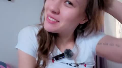 Snapshot of _demi_dee_ chatting on July 4, 4:40 am DemiDee online show from July 4, 4:40 am