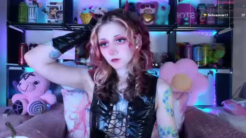 Snapshot of _devilbaby chatting on June 27, 8:25 pm Kate online show from June 27, 8:25 pm