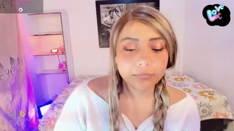 Snapshot of _eilish chatting on April 25, 9:01 pm _eilish online show from April 25, 9:01 pm
