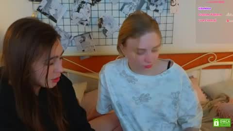 Snapshot of _eliizabeth__ chatting on May 4, 9:55 pm Lizzy online show from May 4, 9:55 pm