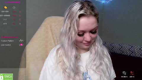Snapshot of _elven_dreams__ chatting on December 15, 6:37 pm chloue and Gretta online show from December 15, 6:37 pm