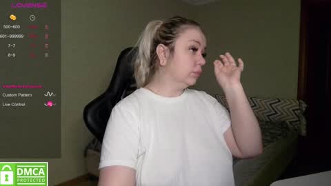 Snapshot of _elven_dreams__ chatting on January 20, 3:37 am chloue and Gretta online show from January 20, 3:37 am