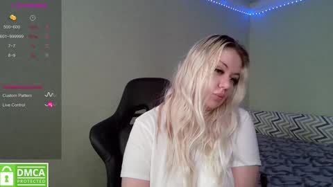 Snapshot of _elven_dreams__ chatting on January 21, 8:08 am chloue and Gretta online show from January 21, 8:08 am