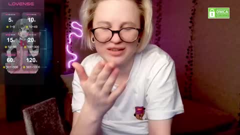 Snapshot of _elven_dreams__ chatting on February 9, 9:49 pm chloue and Gretta online show from February 9, 9:49 pm