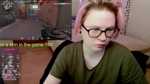 Snapshot of _elven_dreams__ chatting on February 19, 1:40 am chloue and Gretta online show from February 19, 1:40 am