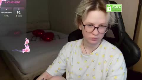 chloue and Gretta online show from February 23, 8:33 am