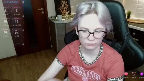 chloue and Gretta online show from July 12, 6:21 pm
