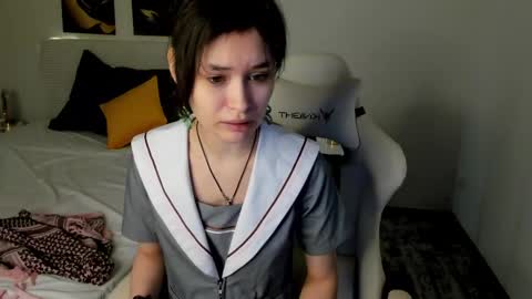 _emily__strike_ online show from February 20, 9:44 am