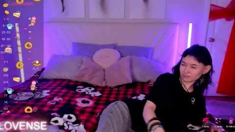 Snapshot of _emily__strike_ chatting on February 6, 10:40 am _emily__strike_ online show from February 6, 10:40 am