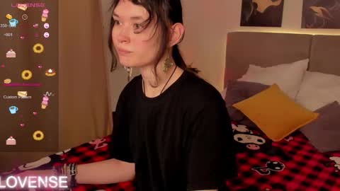 Snapshot of _emily__strike_ chatting on February 13, 10:33 am _emily__strike_ online show from February 13, 10:33 am