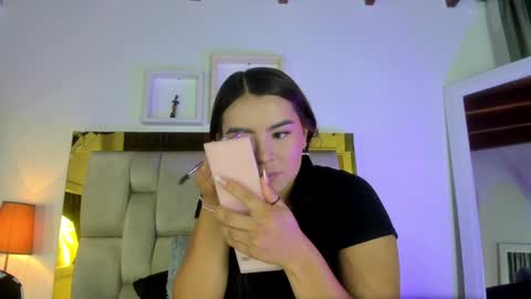 Snapshot of _emily_r chatting on December 19, 12:01 pm Isabella online show from December 19, 12:01 pm