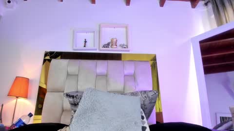 Snapshot of _emily_r chatting on December 23, 3:12 pm Isabella online show from December 23, 3:12 pm