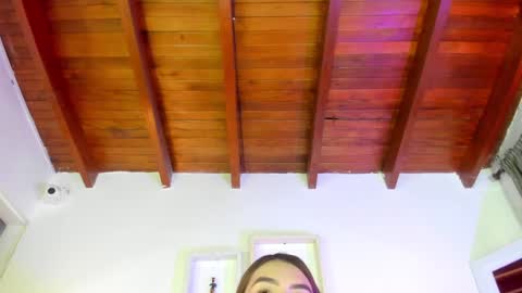 Snapshot of _emily_r chatting on December 24, 12:11 pm Isabella online show from December 24, 12:11 pm