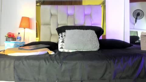 Snapshot of _emily_r chatting on December 26, 12:05 pm Isabella online show from December 26, 12:05 pm