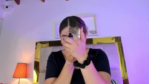 Snapshot of _emily_r chatting on January 9, 12:09 pm Isabella online show from January 9, 12:09 pm