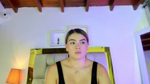 Snapshot of _emily_r chatting on January 13, 12:02 pm Isabella online show from January 13, 12:02 pm