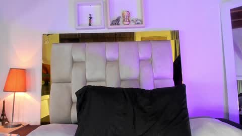 Snapshot of _emily_r chatting on January 21, 12:07 pm Isabella online show from January 21, 12:07 pm