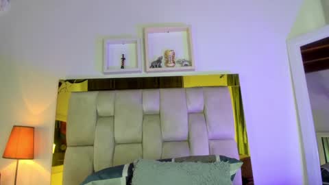 Snapshot of _emily_r chatting on January 27, 12:05 pm Isabella online show from January 27, 12:05 pm